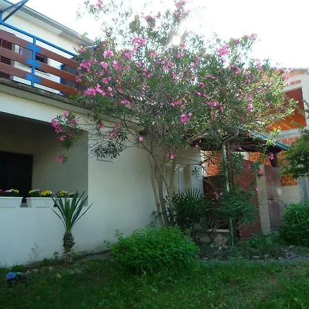 Oleander Apartment